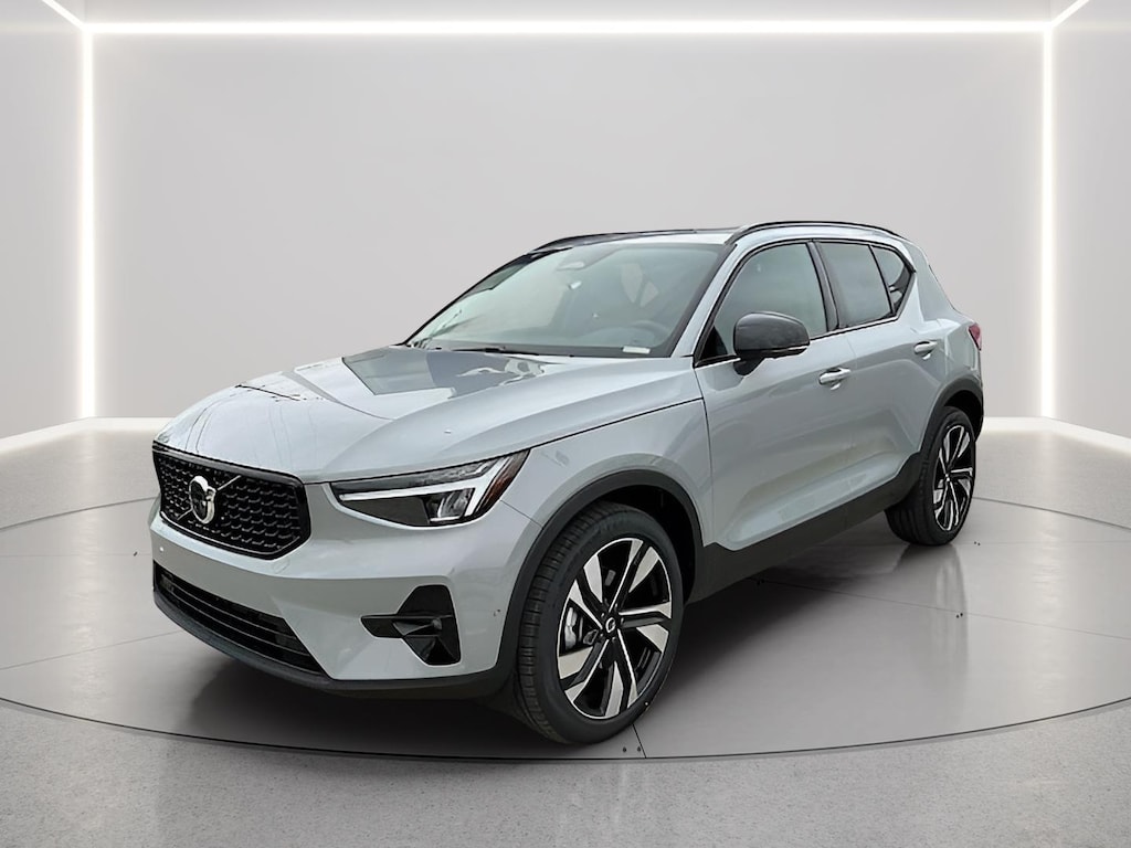 New 2026 Volvo XC40 B5 Plus SUV
