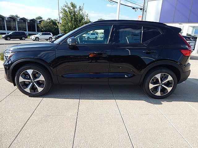 2026 Volvo XC40 Plus - Photo 10