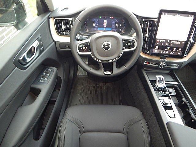 2026 Volvo XC60 B5 Plus photo 2