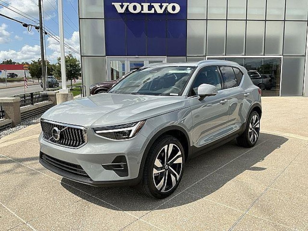 Certified 2025 Volvo XC40 Ultra Bright Theme SUV
