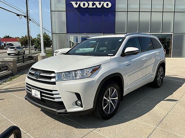 Used 2018 Toyota Highlander XLE with VIN 5TDJGRFHXJS041669 for sale in Kansas City