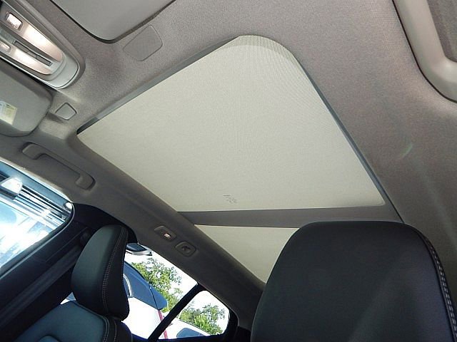 2026 Volvo XC40 Plus - Photo 15