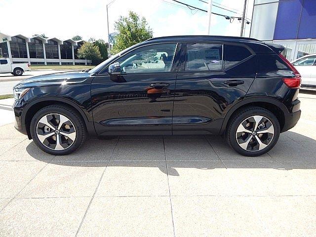 2026 Volvo XC40 Plus - Photo 10