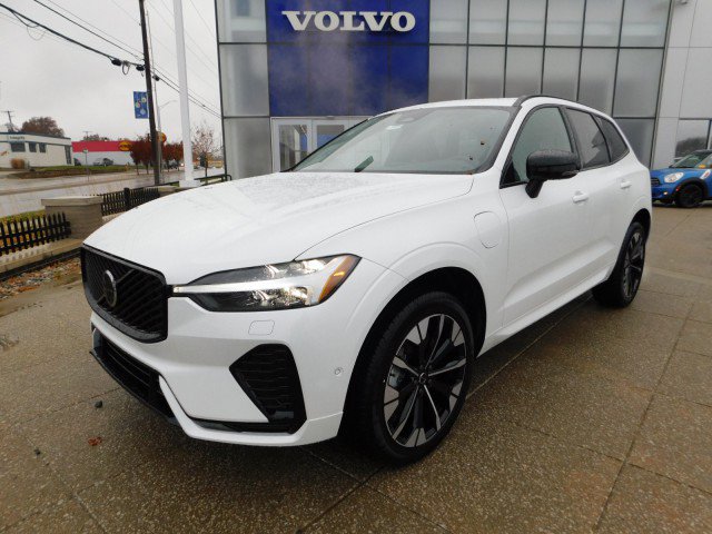 2026 Volvo XC60 Plus's photo