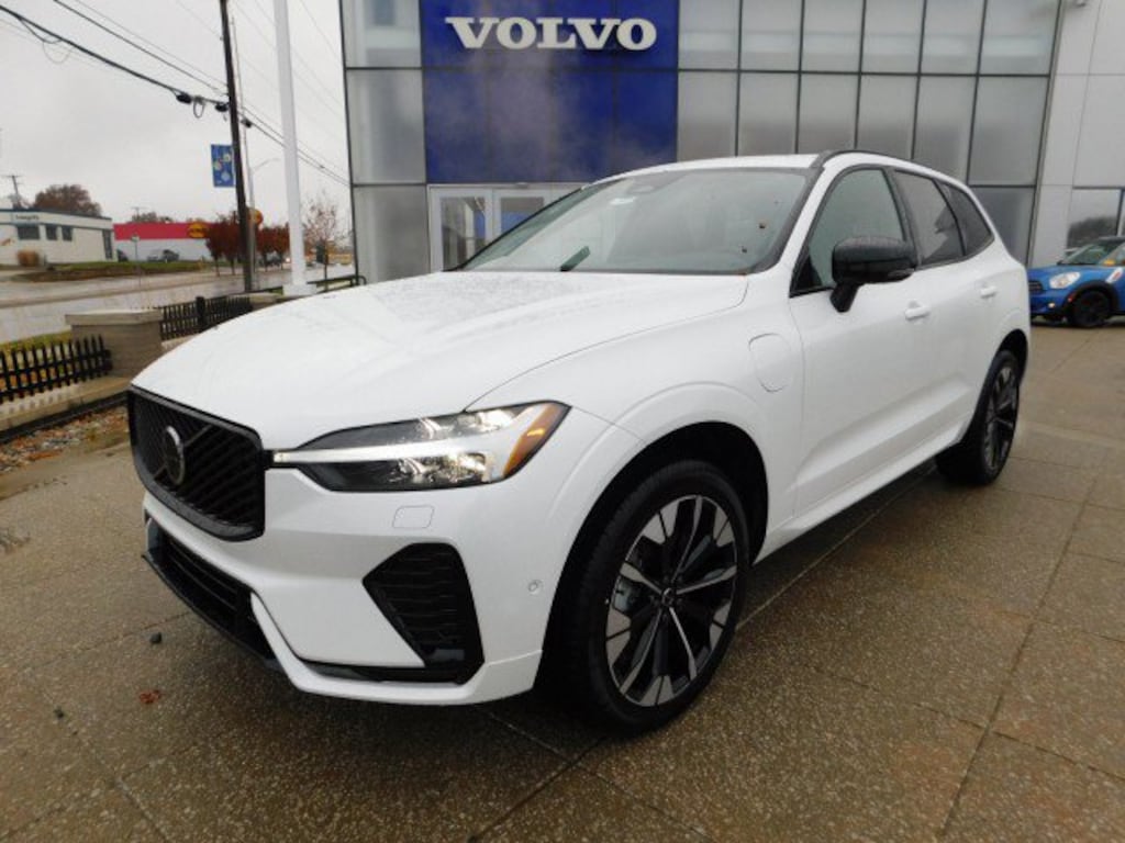 New 2026 Volvo XC60 plug-in hybrid T8 Plus SUV