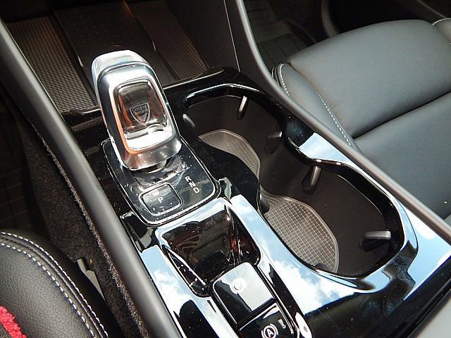 2026 Volvo XC40 Plus - Photo 17