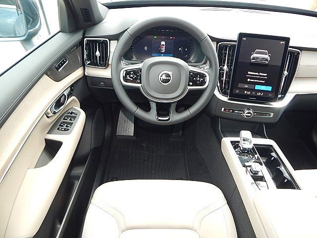 2026 Volvo XC90 Plus photo 2