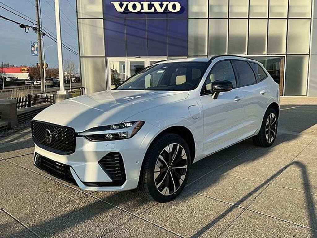 New 2026 Volvo XC60 plug-in hybrid T8 Plus SUV