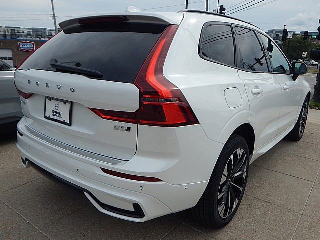 2026 Volvo XC60 B5 Plus photo 3