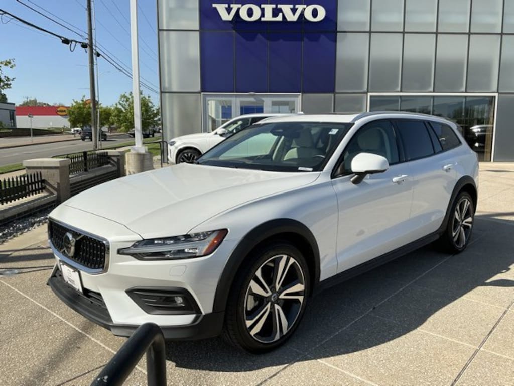 Certified 2025 Volvo V60 Cross Country Plus B5 AWD Plus