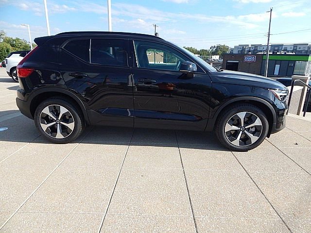 2026 Volvo XC40 Plus - Photo 6