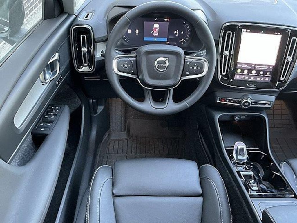 New 2026 Volvo XC40 B5 Plus SUV