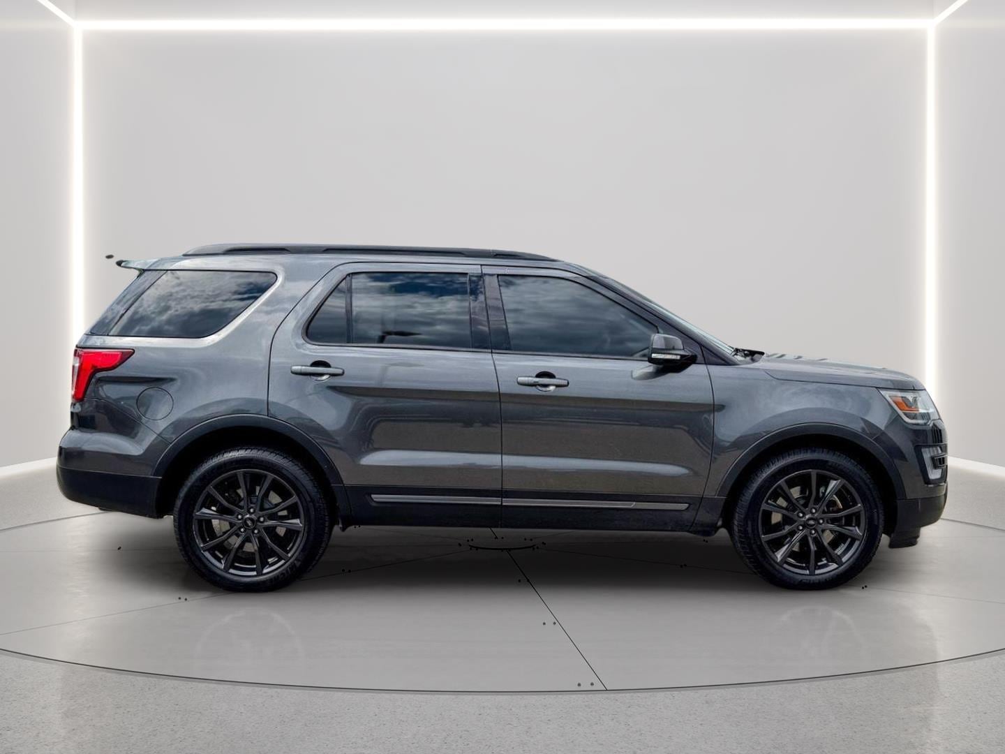 Used 2017 Ford Explorer XLT with VIN 1FM5K8D84HGD34092 for sale in Kansas City