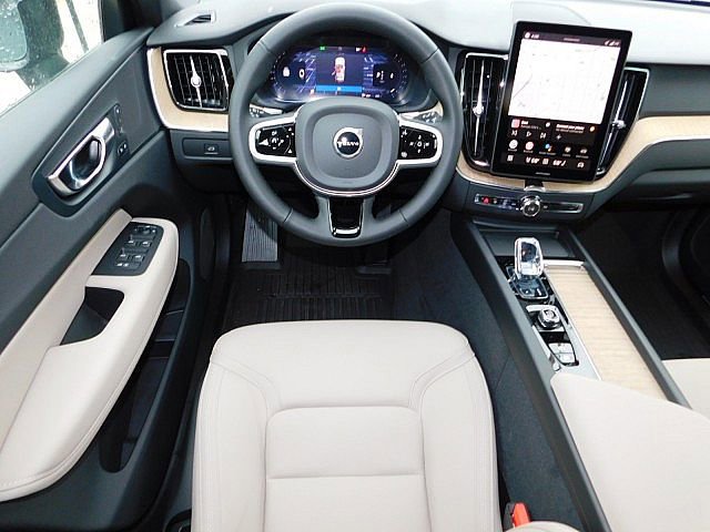 2026 Volvo XC60 B5 Plus photo 2