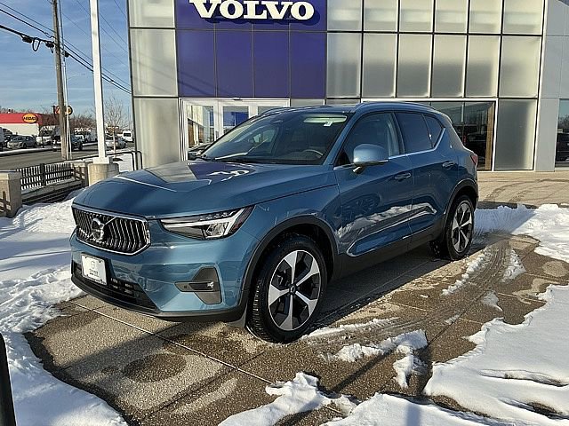 Used 2025 Volvo XC40 Plus with VIN YV4L12UEXS2586030 for sale in Kansas City