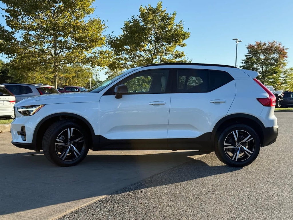 Used 2023 Volvo XC40 B5 AWD Plus Dark SUV