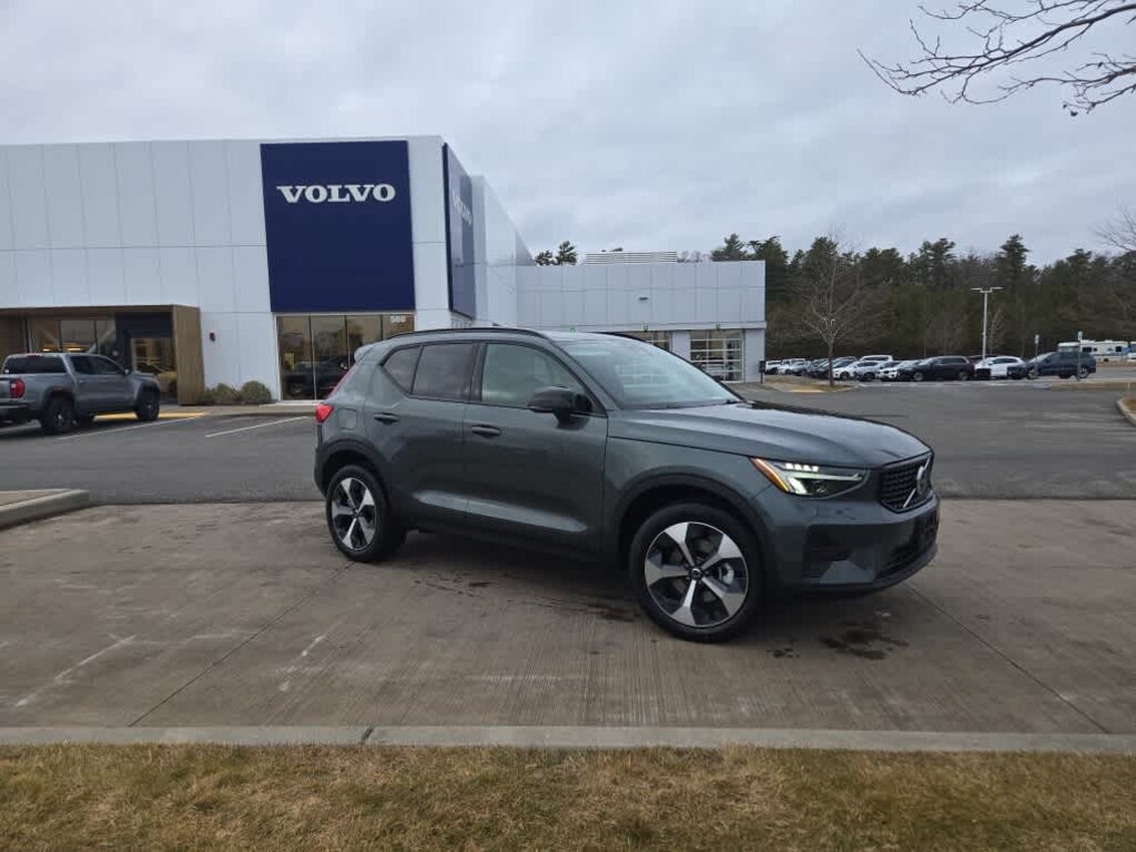 New 2026 Volvo XC40 B5 Core SUV