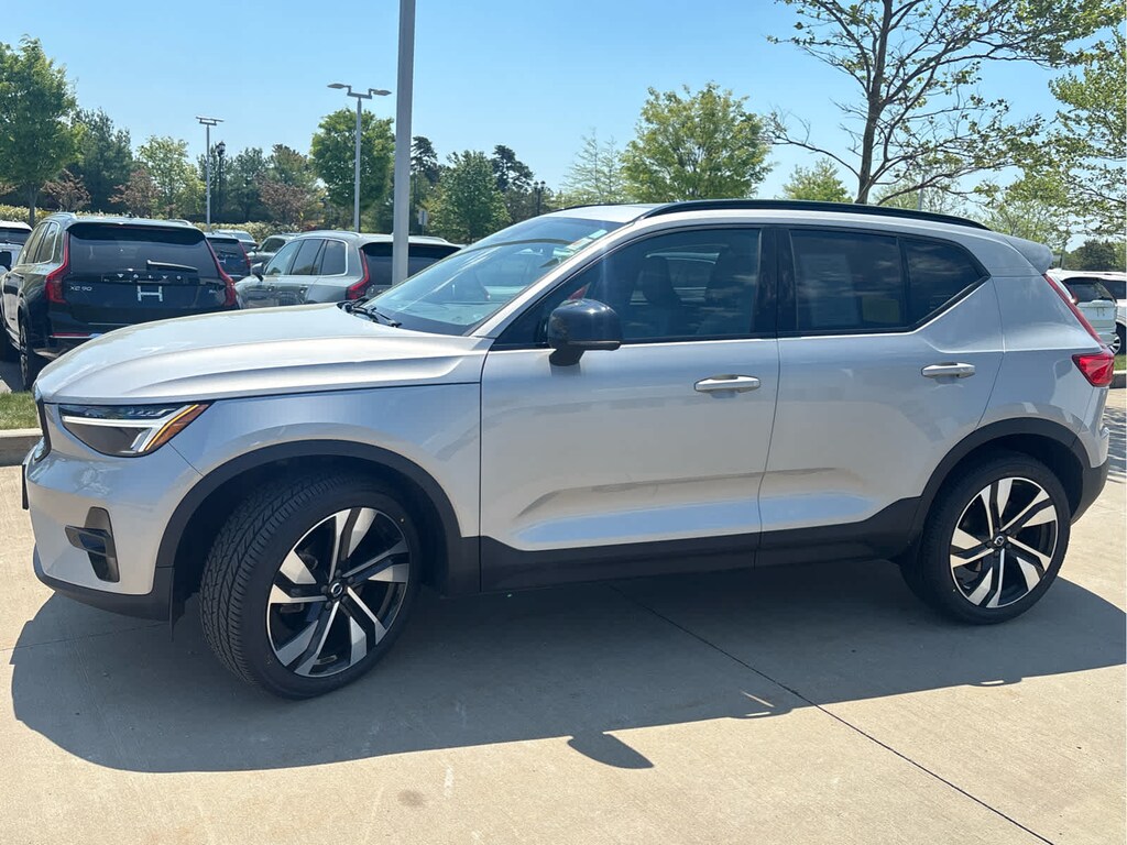 Used 2023 Volvo XC40 B5 AWD Plus Dark SUV