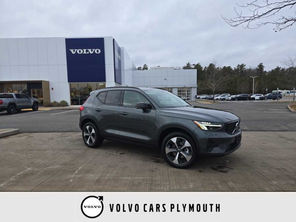 New 2026 Volvo XC40 B5 Core SUV