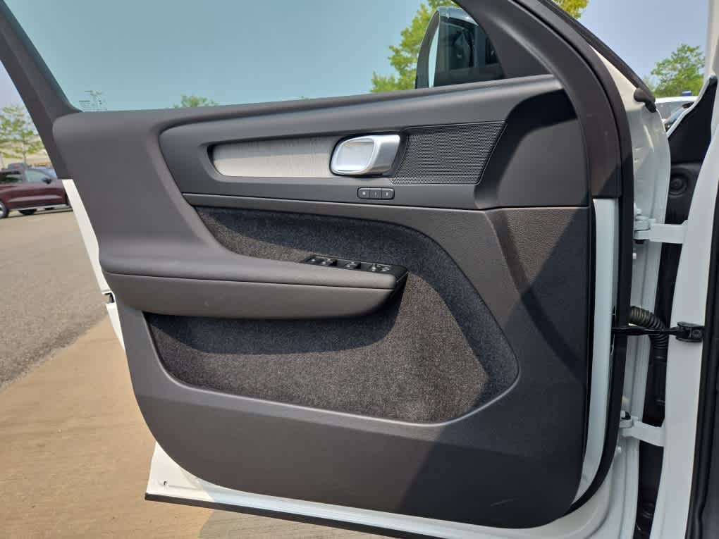 2026 Volvo XC40 Plus - Photo 21