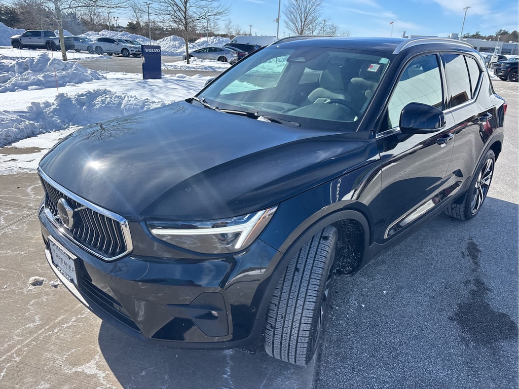 Used 2025 Volvo XC40 B5 Ultra Bright Theme SUV