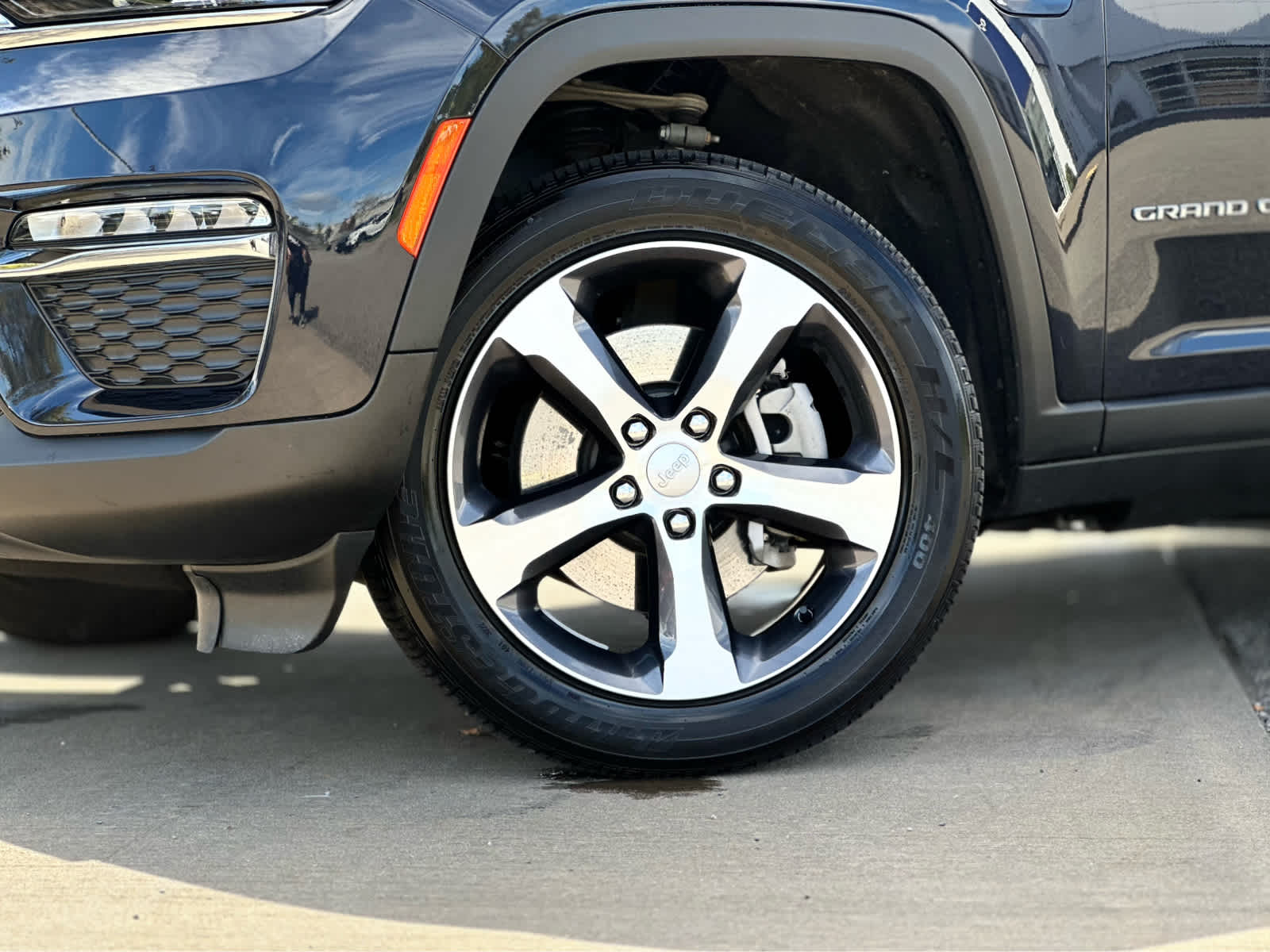 2022 Jeep Cherokee Limited 4xe photo 3