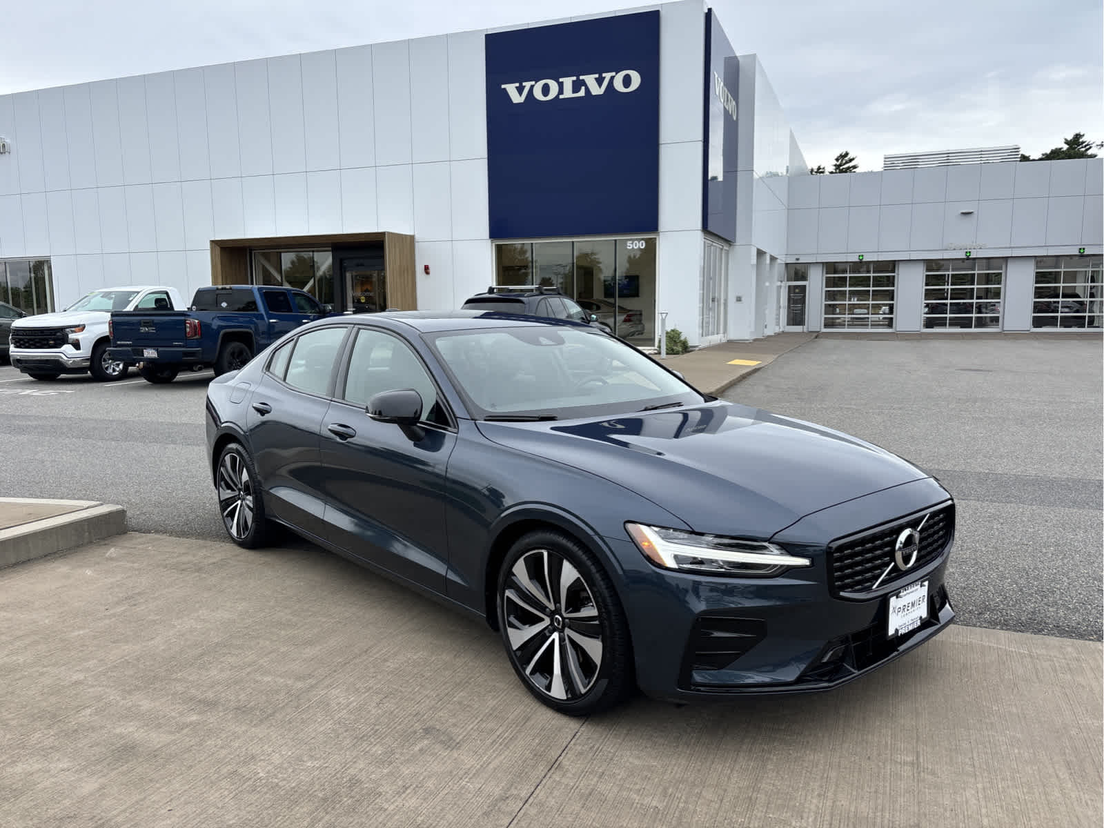 Used 2022 Volvo S60 Momentum with VIN 7JRL12FZ9NG160728 for sale in Plymouth, MA