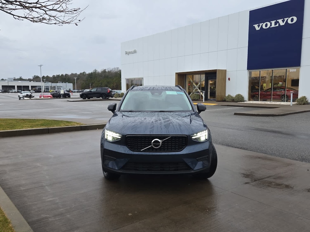 New 2026 Volvo XC40 B5 Core SUV