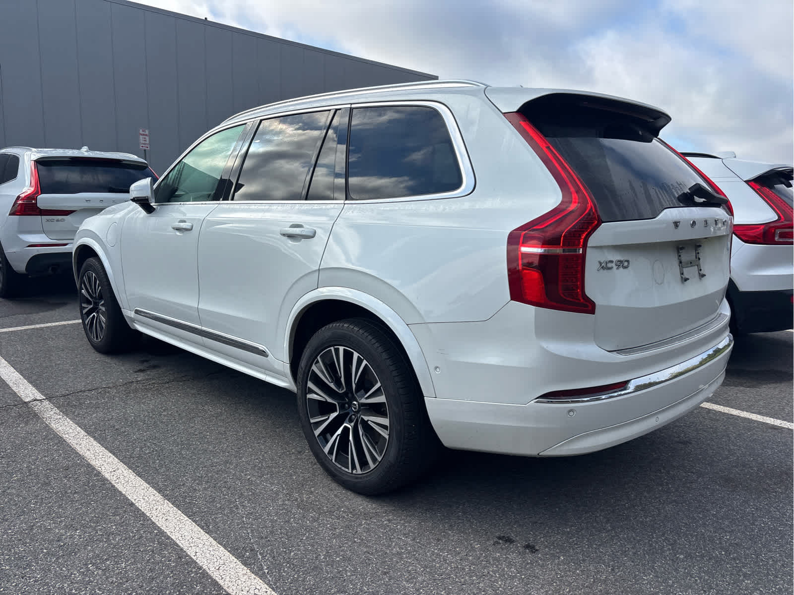 2024 Volvo XC90 T8 Plus photo 3