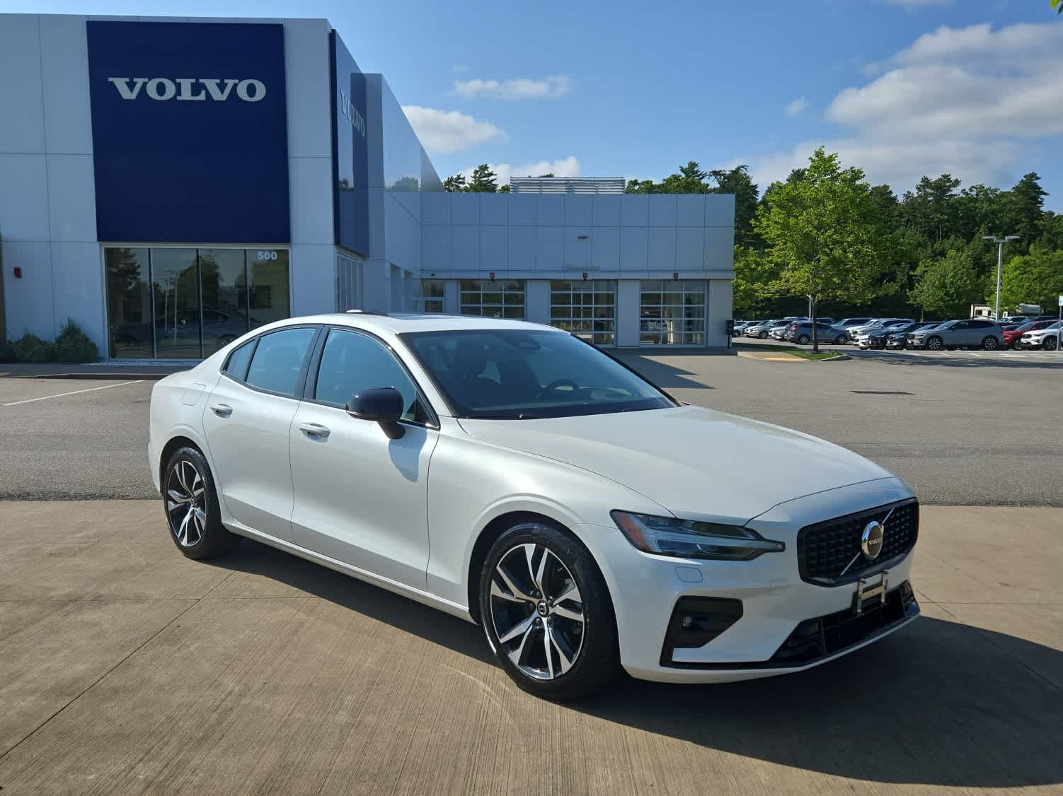 2025 Volvo S60 B5 Core photo 2