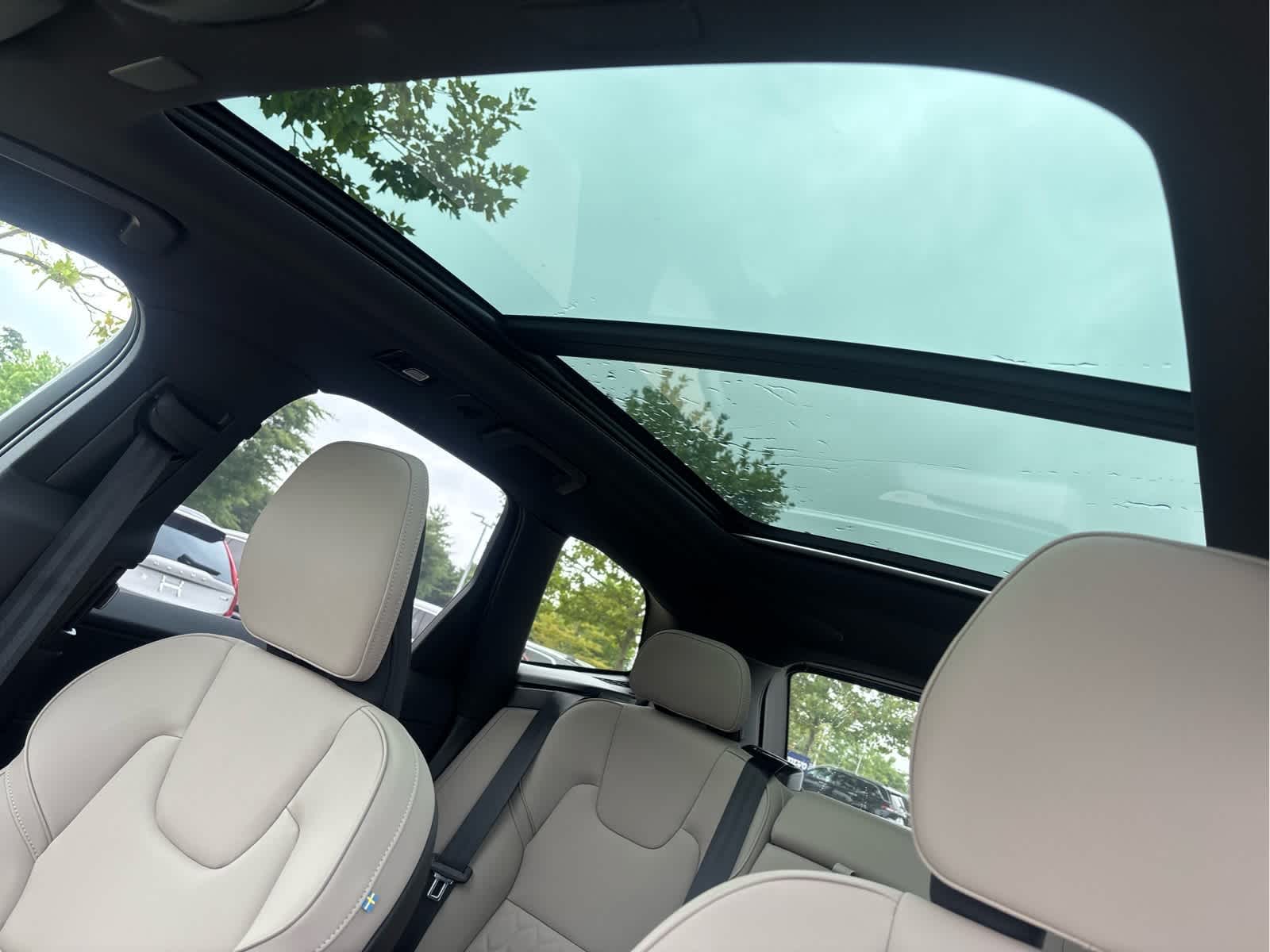 2026 Volvo XC60 Plus - Photo 22