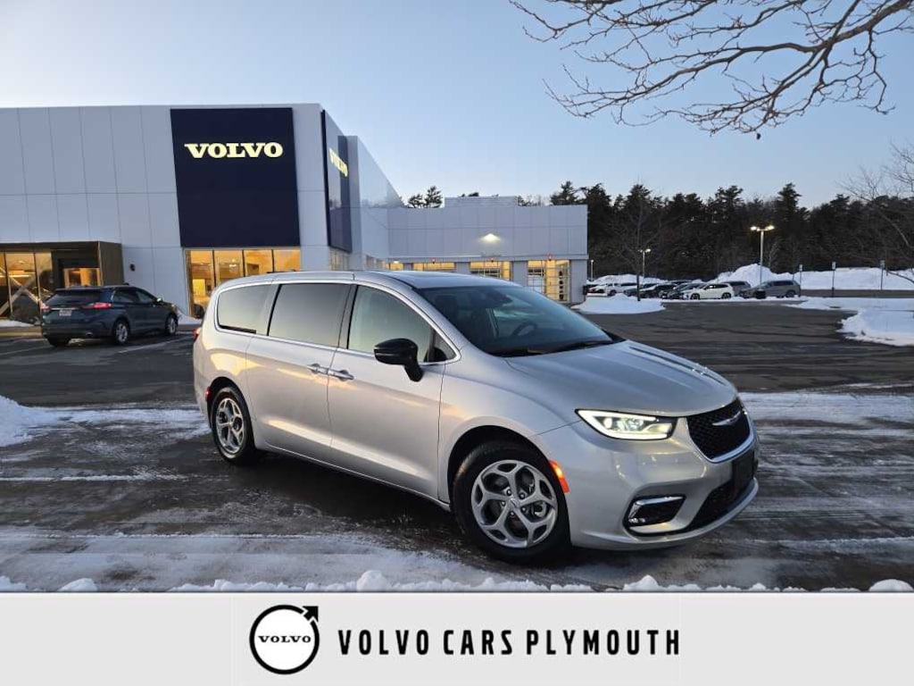 Used 2024 Chrysler Pacifica Limited Van Passenger Van