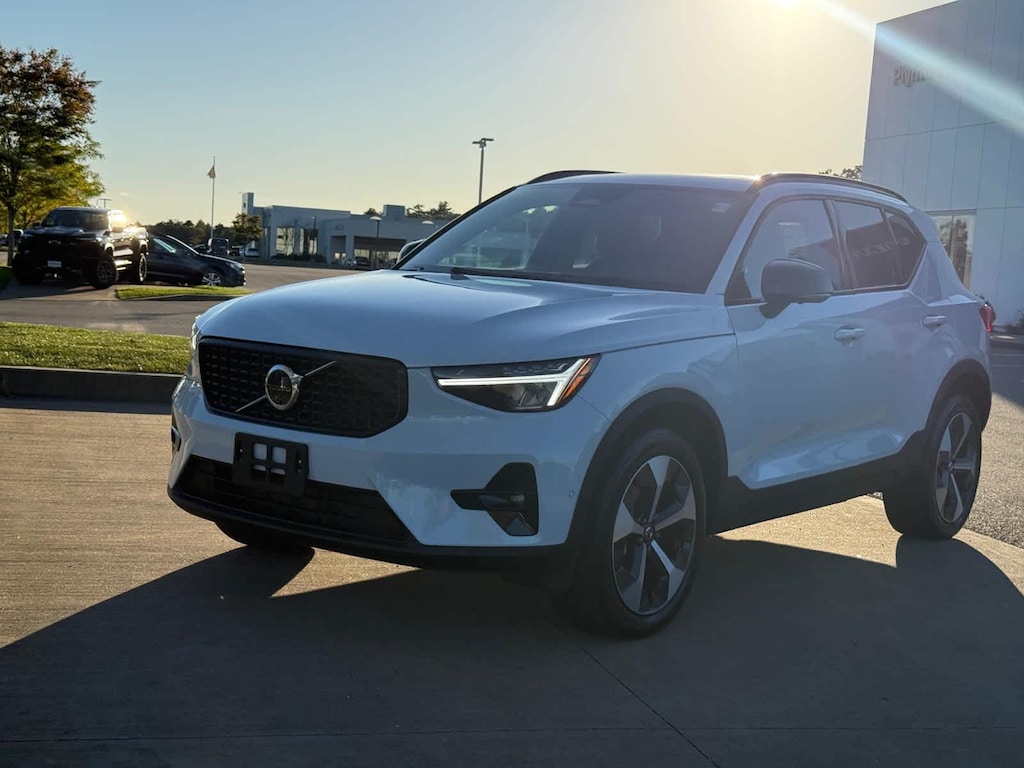 Used 2025 Volvo XC40 B5 Plus Dark Theme SUV