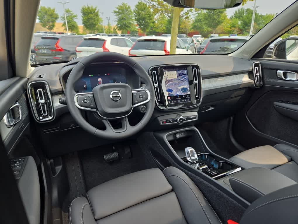 2026 Volvo XC40 Plus - Photo 11