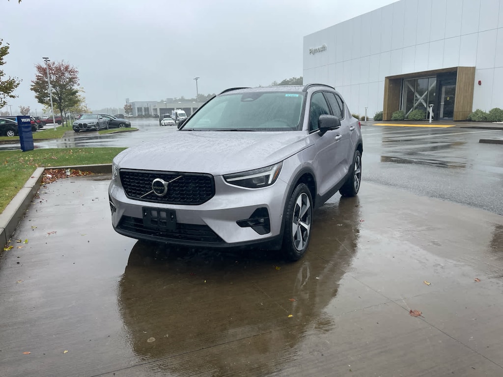 New 2026 Volvo XC40 B5 Plus SUV
