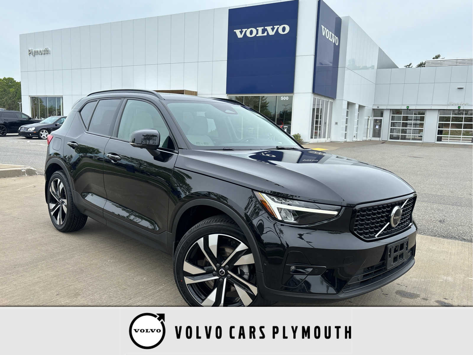 2023 Volvo XC40 B5 Plus Dark AWD's photo
