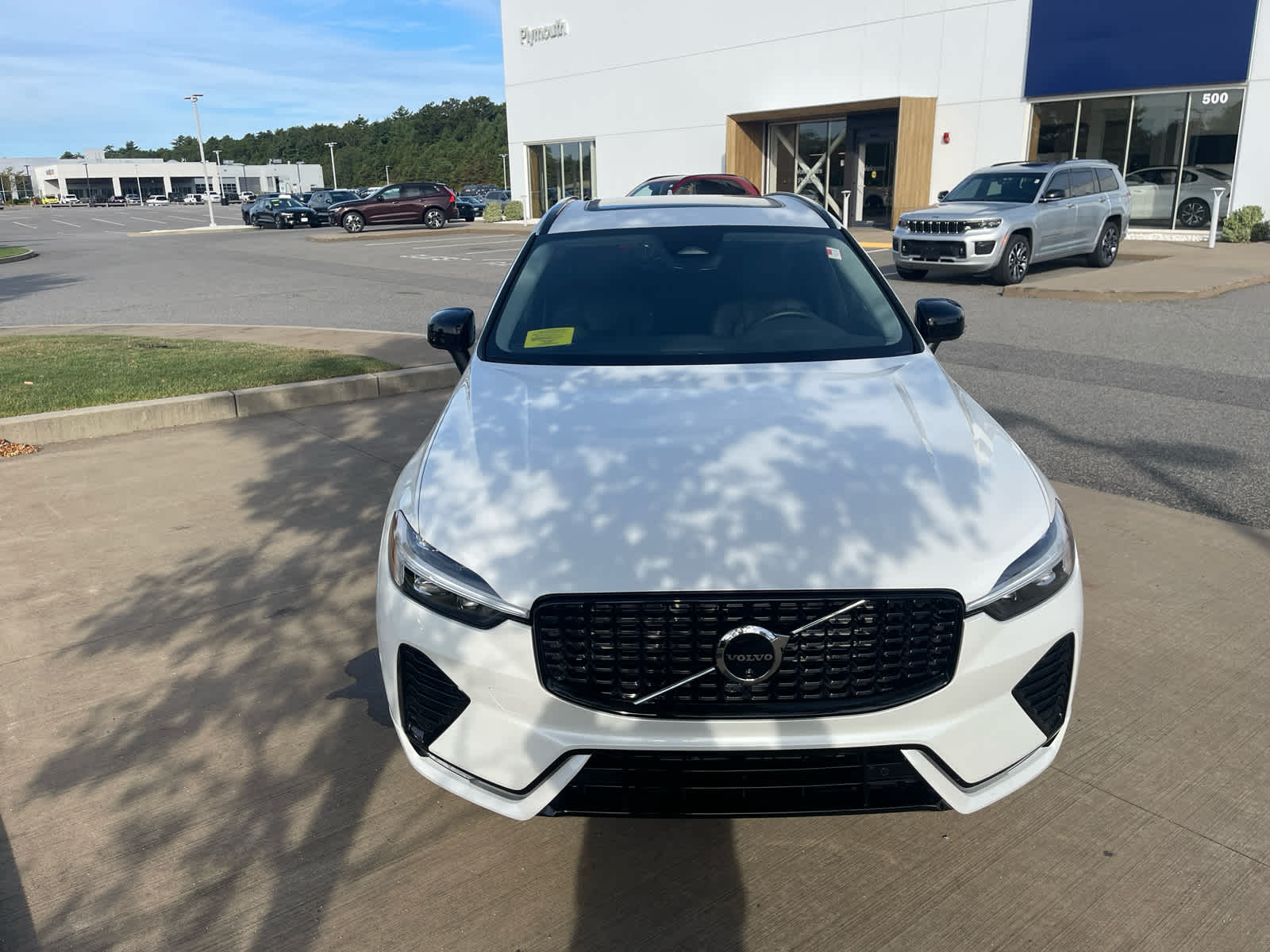 2025 Volvo XC60 B5 Plus photo 3