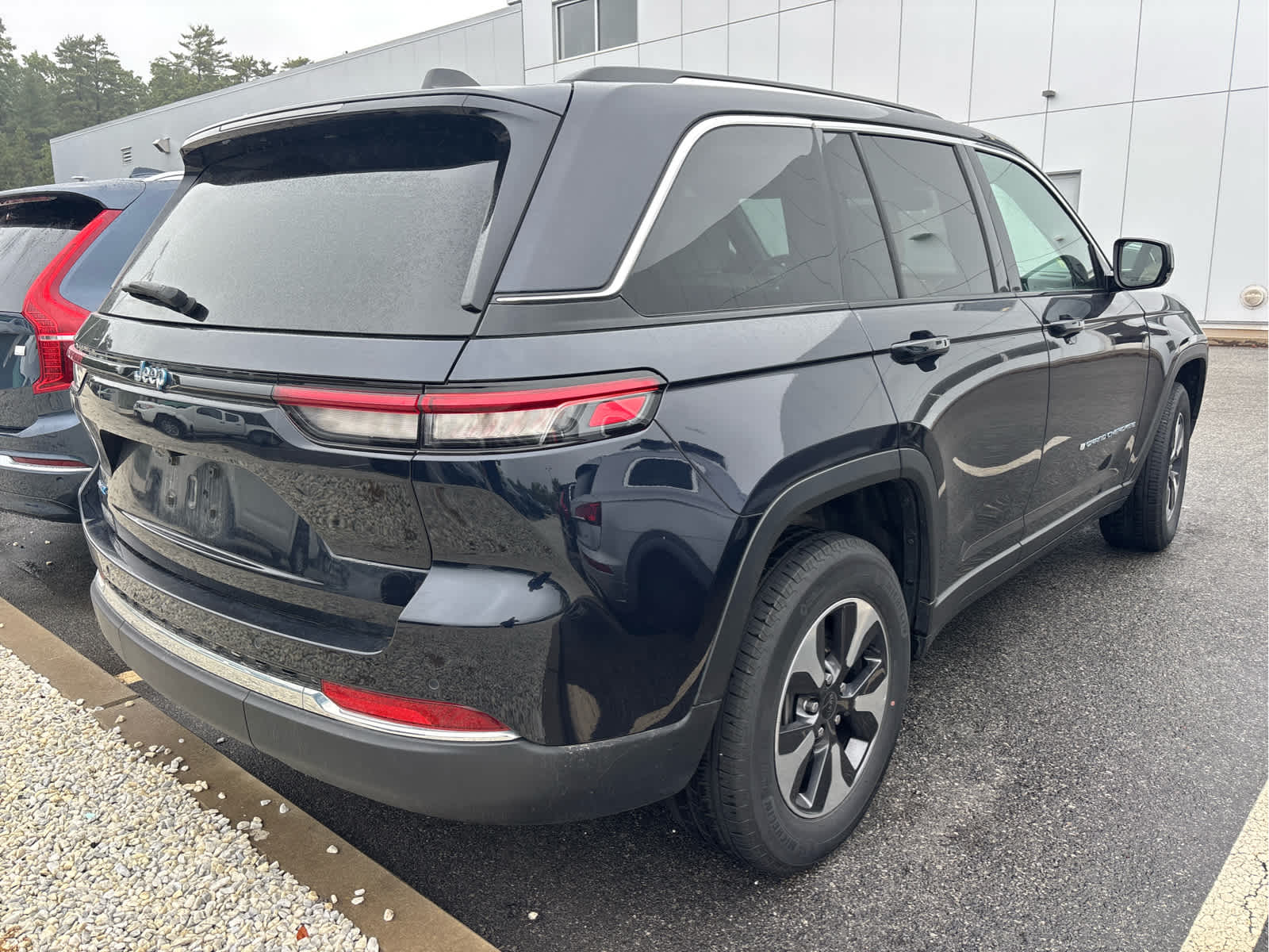 2023 Jeep Cherokee Base photo 4