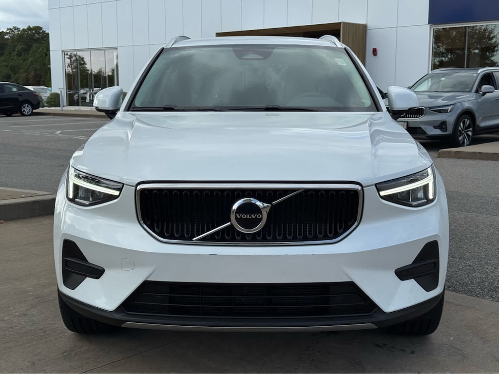 Used 2023 Volvo XC40 B5 AWD Core SUV