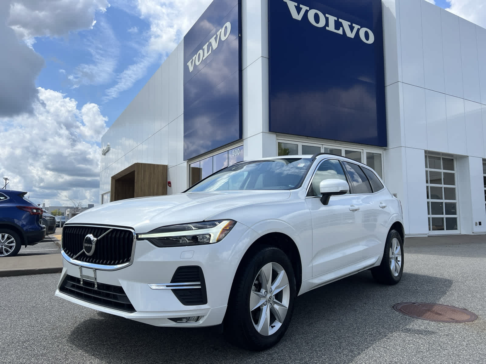 Used 2022 Volvo XC60 Momentum with VIN YV4L12RK6N1915055 for sale in Plymouth, MA