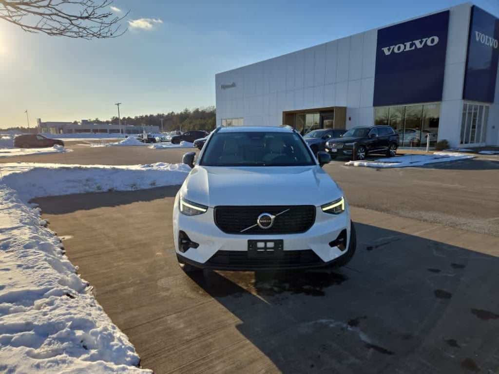 Used 2023 Volvo XC40 B5 AWD Plus Dark SUV