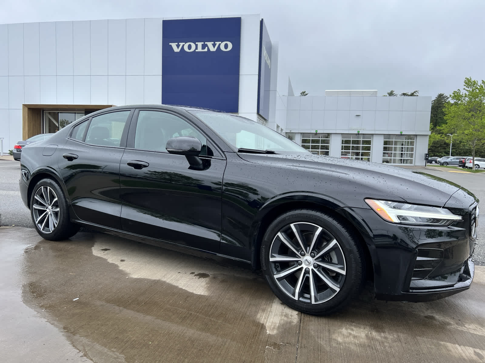 Used 2022 Volvo S60 Momentum with VIN 7JRL12FZ6NG160718 for sale in Plymouth, MA