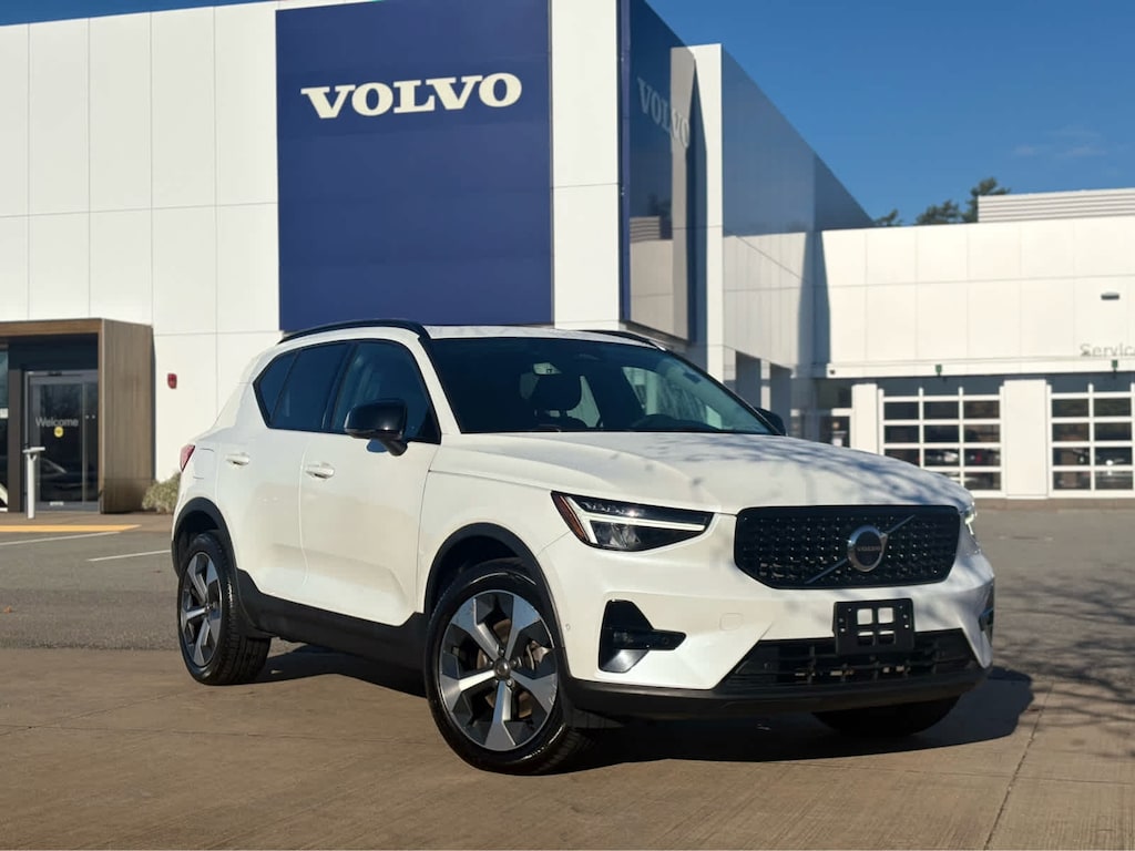 Used 2023 Volvo XC40 B5 AWD Plus Dark SUV