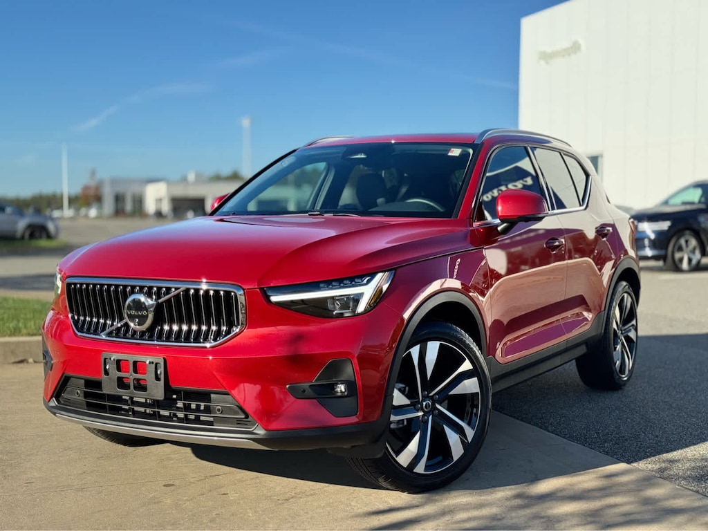 Used 2025 Volvo XC40 B5 Ultra Bright Theme SUV