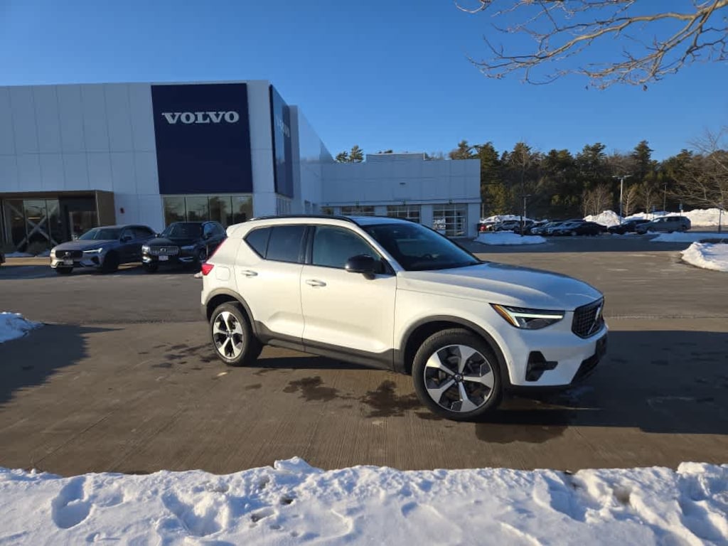 Used 2023 Volvo XC40 B5 AWD Plus Dark SUV