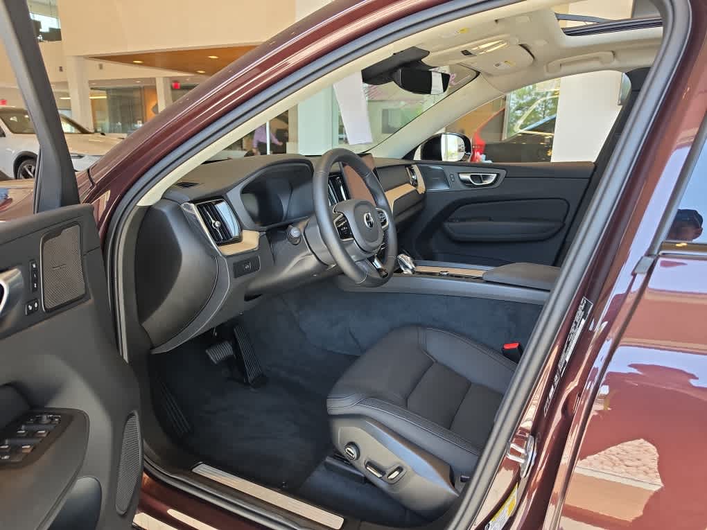 2026 Volvo XC60 Plus - Photo 10
