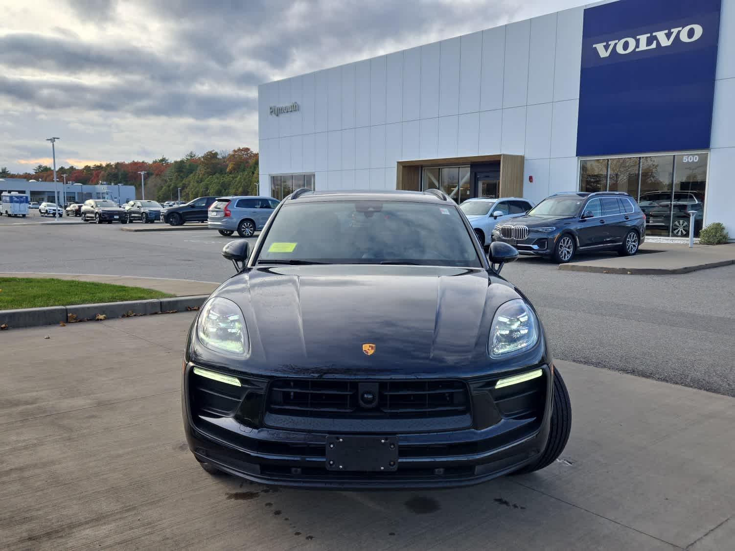 2024 Porsche Macan T photo 2