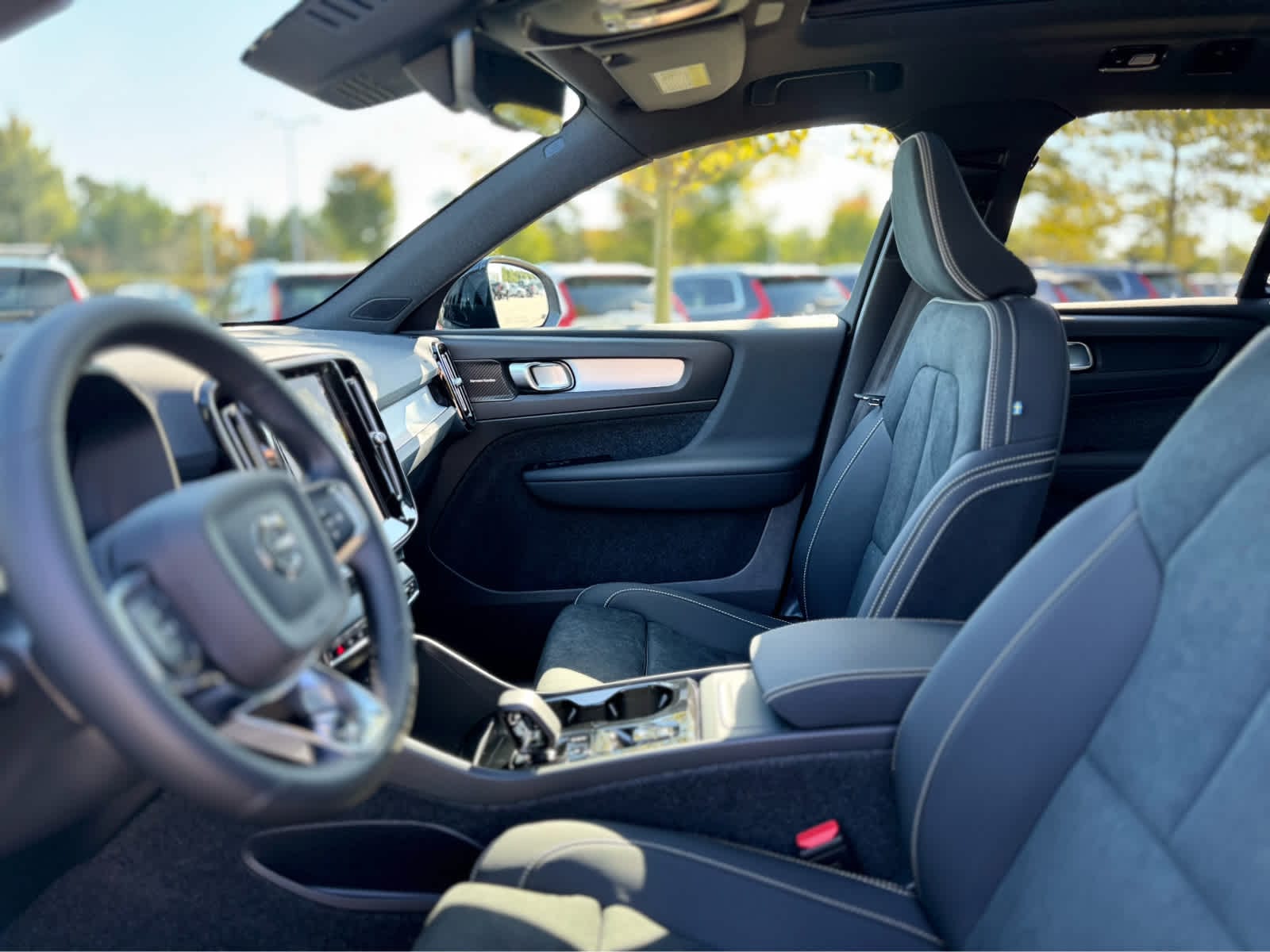 2026 Volvo XC40 Ultra Black Edition - Photo 11