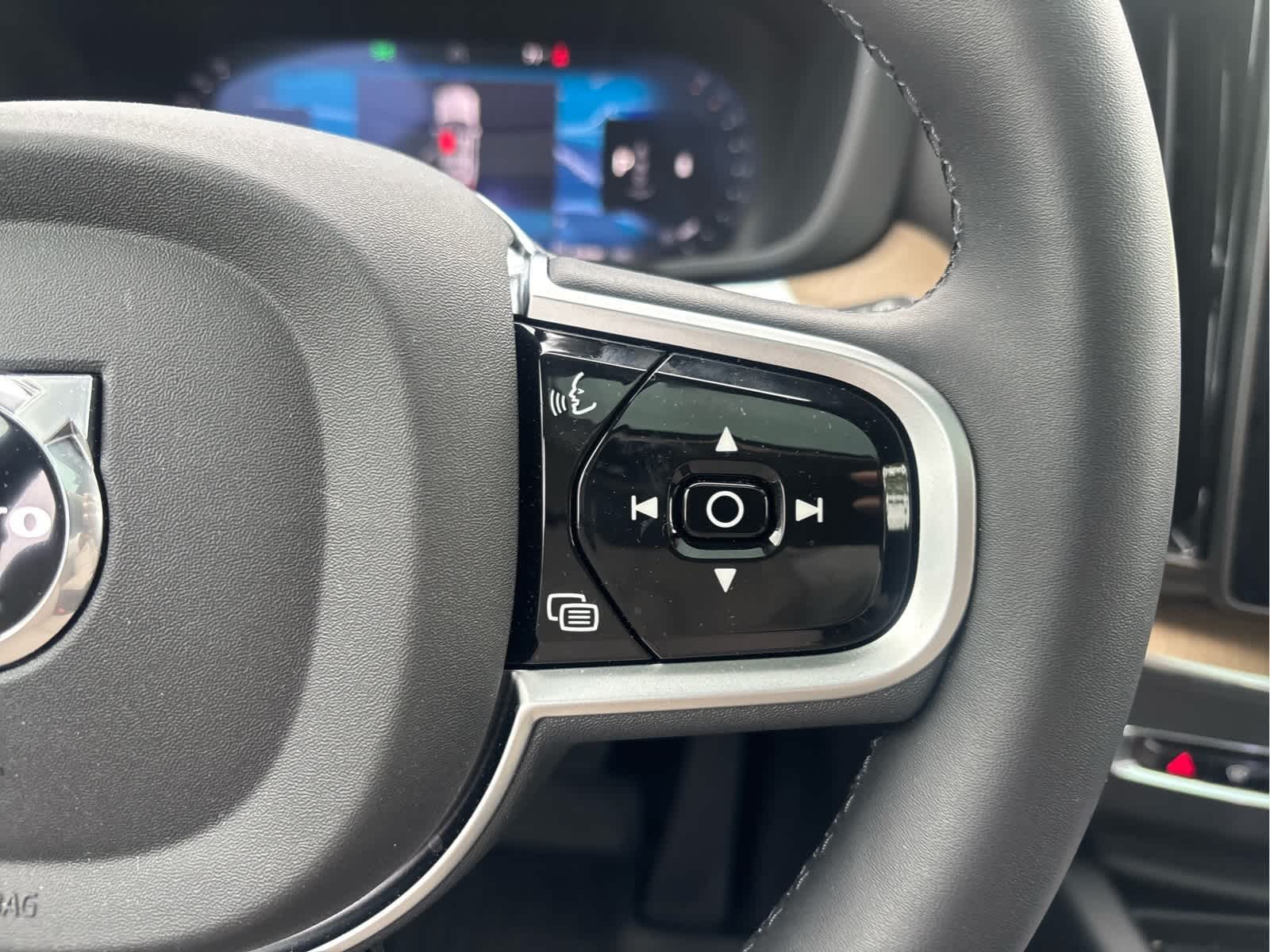 2026 Volvo XC60 Plus - Photo 30