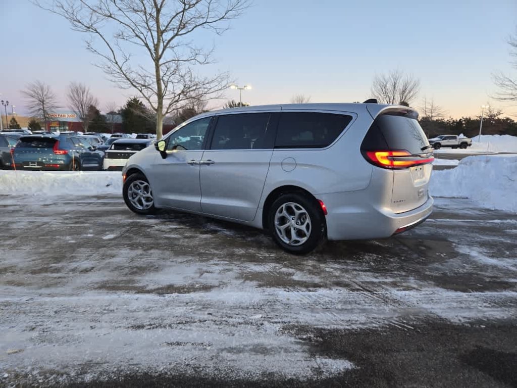 Used 2024 Chrysler Pacifica Limited Van Passenger Van